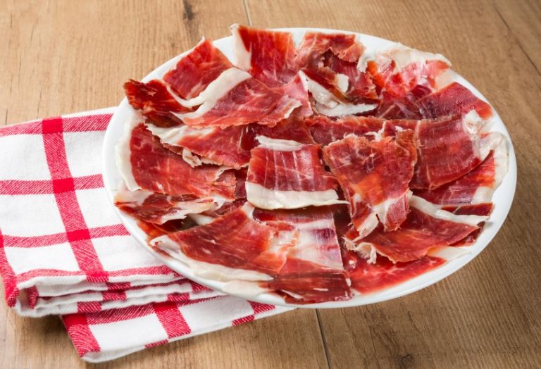 Serranoham op bord