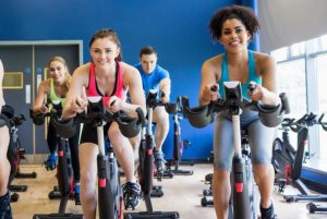 Het verschil tussen spinning en indoor cycling