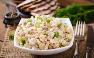 Hoe maak je een lekkere aardappelsalade?