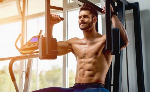 De chest press is niet één van de oefeningen en apparaten die worden aanbevolen