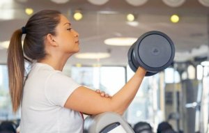 Biceps-oefeningen met dumbbells