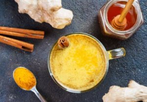 Hoe kan je zelf gouden melk maken