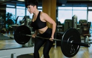 Hoe doe je de barbell row?