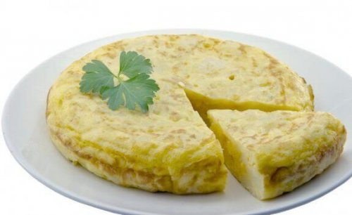 Aardappelomelet uit de magnetron met een puntje eruit