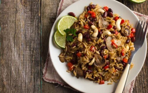 Rijst met bonensalade