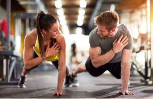 man en vrouw doen een work-out