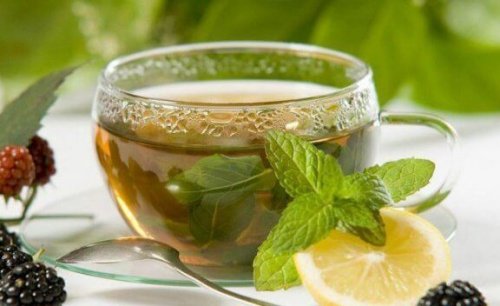 Thee hoort bij gezonde alternatieven voor frisdrank