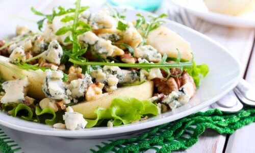 salade met bieten walnoten en blauwe kaas