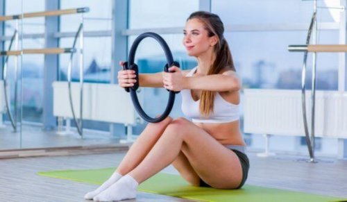 Waarvoor en hoe je een Pilatesring gebruikt