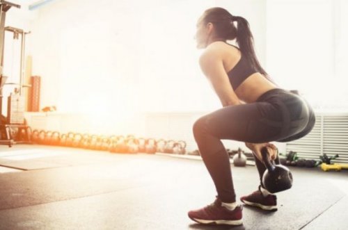 Squats met Russische kettlebell