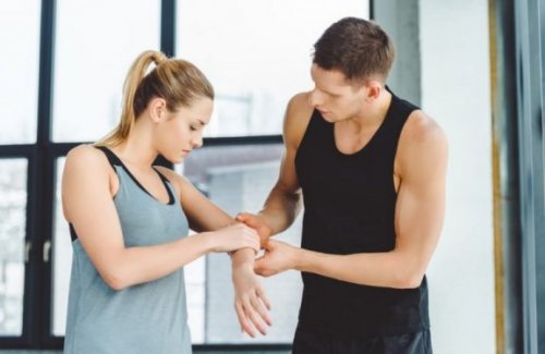 Vrouw met een peesontsteking.