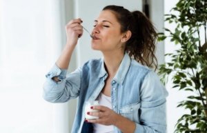 Kan ik yoghurt die over de datum is eten?