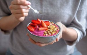 Drie zoete gerechten met hele granen erin