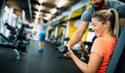 Gespierde armen zullen je er niet mannelijk uit laten zien