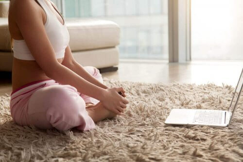 De vlinder stretch-oefening