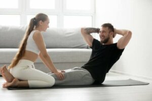 Leer hoe je thuis je buikspieren kunt trainen