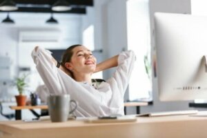 4 rekoefeningen op het werk tegen vermoeide spieren
