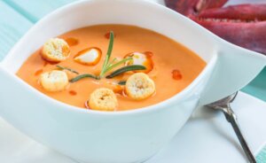 Zoete aardappelsoep groente en fruit in je kerstdiner