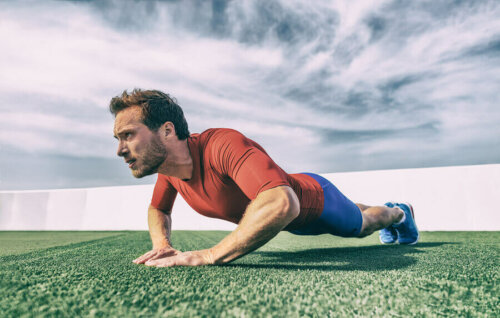 Oefeningen voor je triceps die in je routine thuishoren