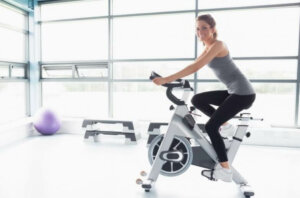Train verschillende spieren op de hometrainer
