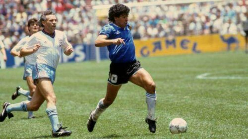 Maradona in actie op het veld