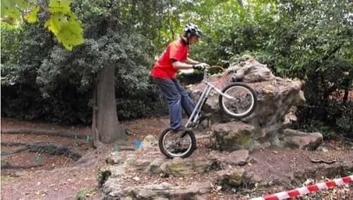 Fietsen op een mountainbike
