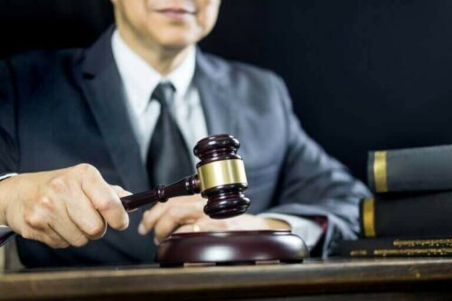 De rechter doet uitspraak