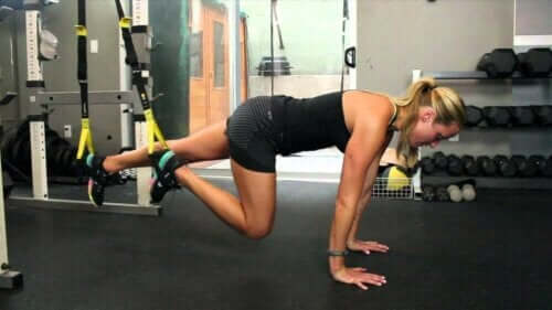 Mountain climbers kun je ook doen met TRX-banden